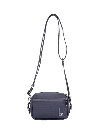 Shop EMPORIO ARMANI  Beauty: Emporio Armani tech case in nylon.
Linea Travel Essential.
Nylon.
Patch di collezione.
Chiusura con zip.
Tasca frontale con zip.
Tracolla regolabile e removibile.
Dimensioni: 18 x 7 x 12 cm.
Composizione: Tessuto principale esterno: 77% poliammide, 23% elastan; tessuto principale interno: 100% poliestere.
Made in China.. EM001220 AF13841-UB118